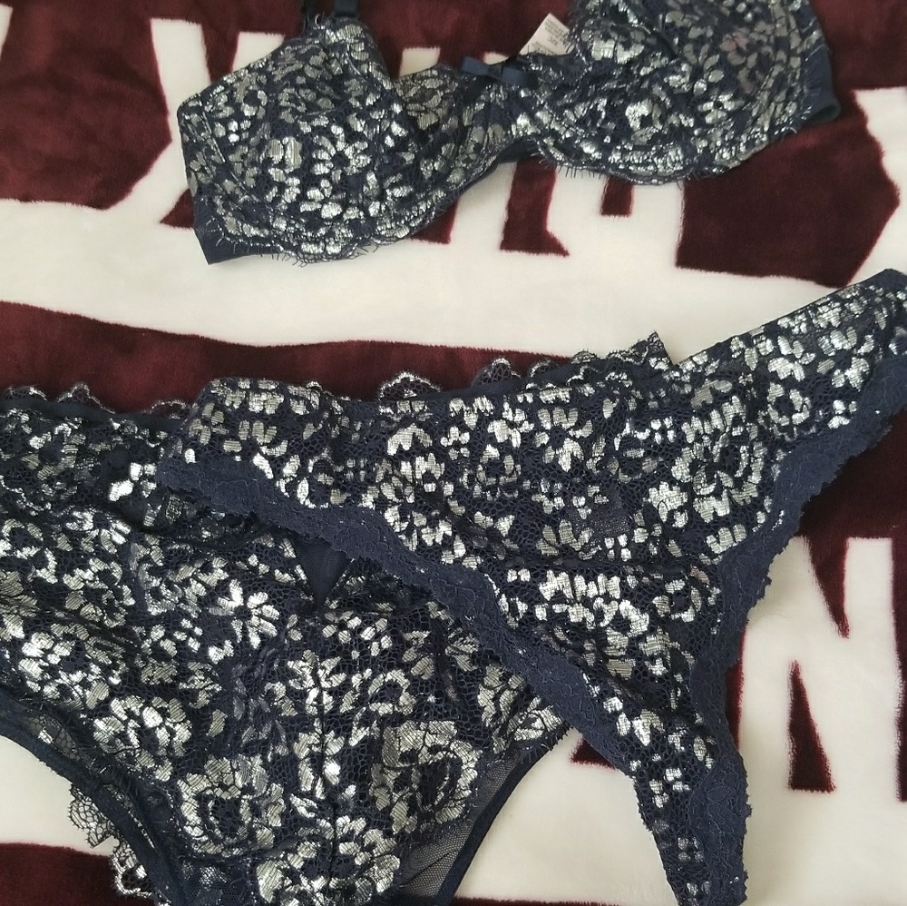 Vs bra and two panties